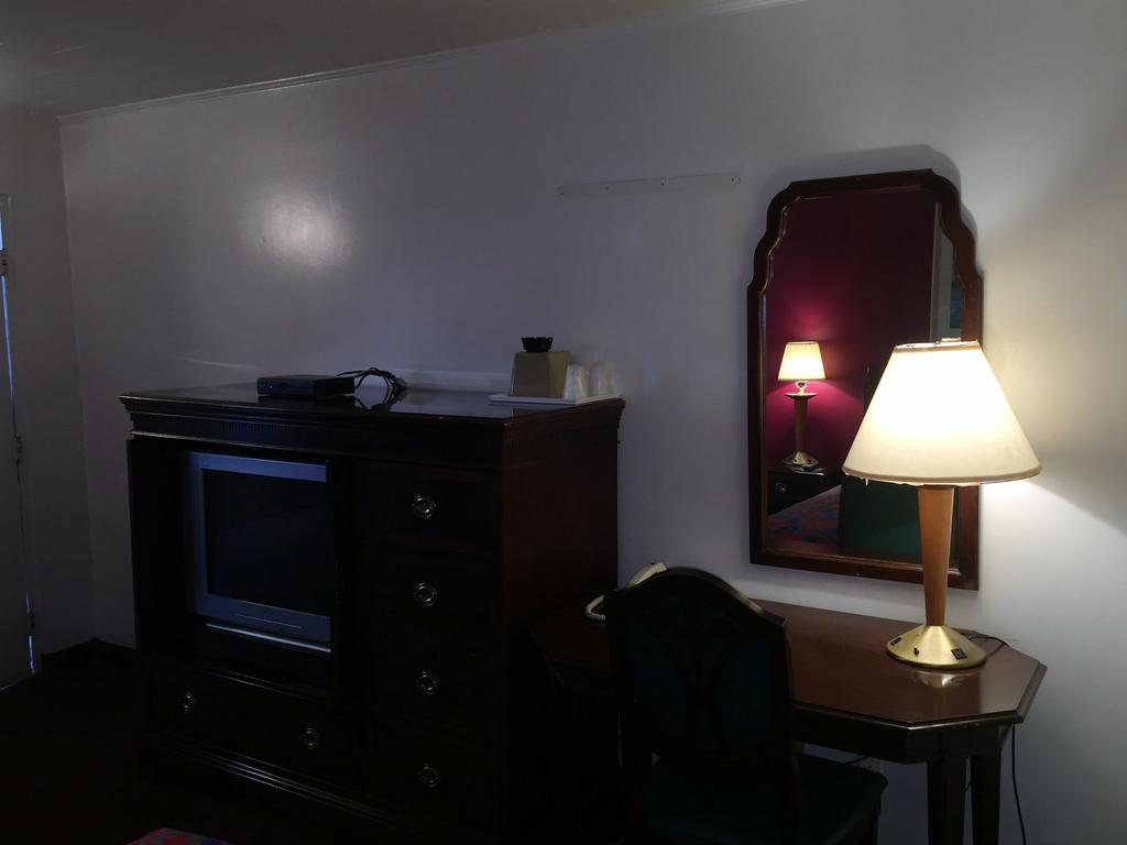 Budget Inn Wrightstown Exteriör bild